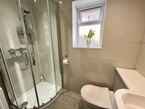 Master En-Suite- click for photo gallery
